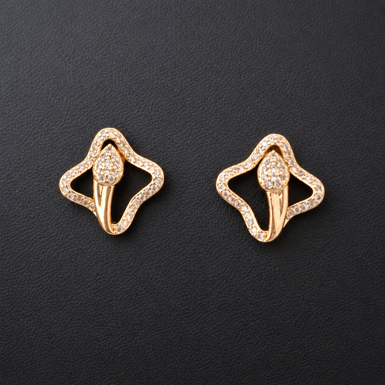 Luxe Clover Sparkle Stud Earrings (Anti-Tarnish | Xuping)