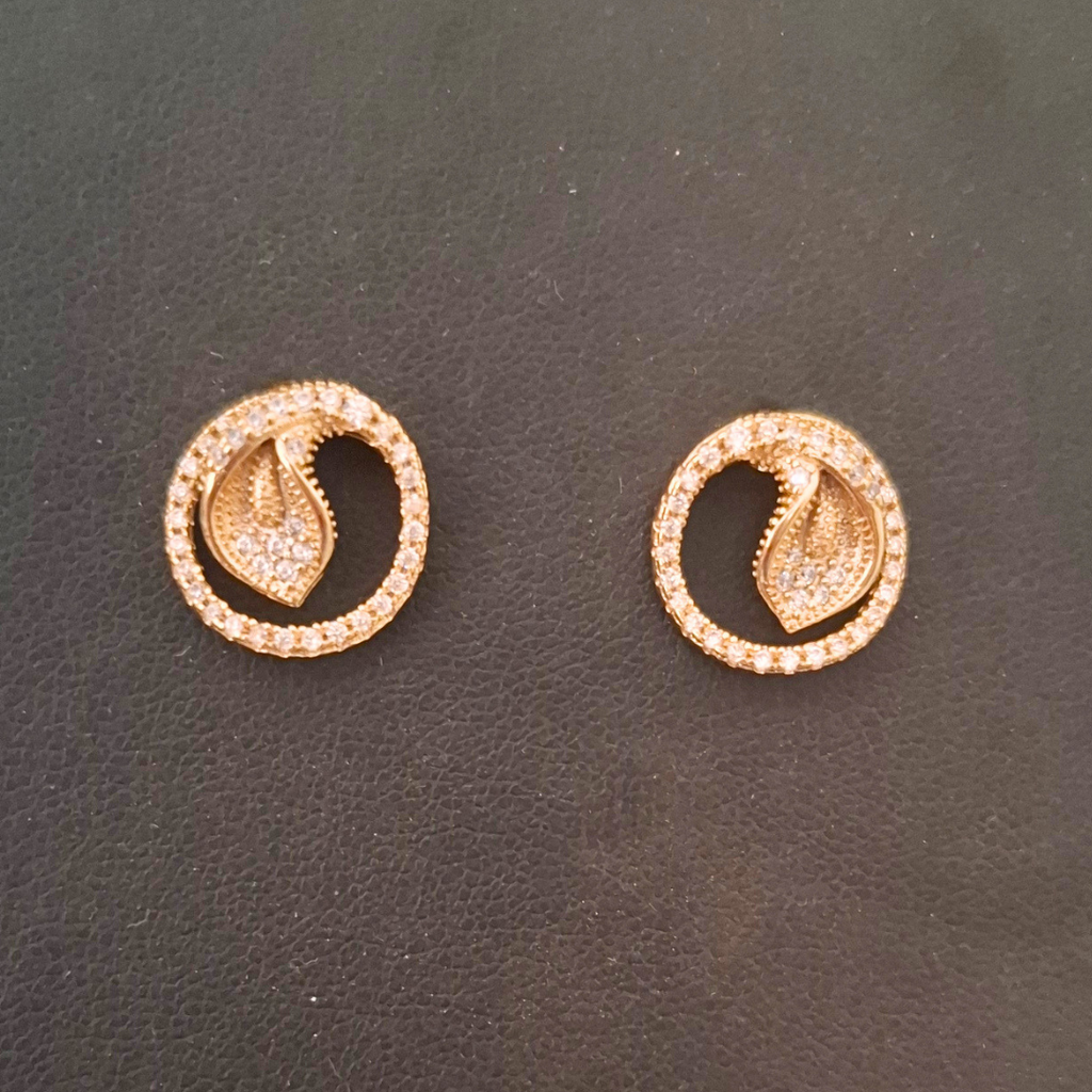 Luxe Halo Leaf Stud Earrings (Anti-Tarnish | Xuping)