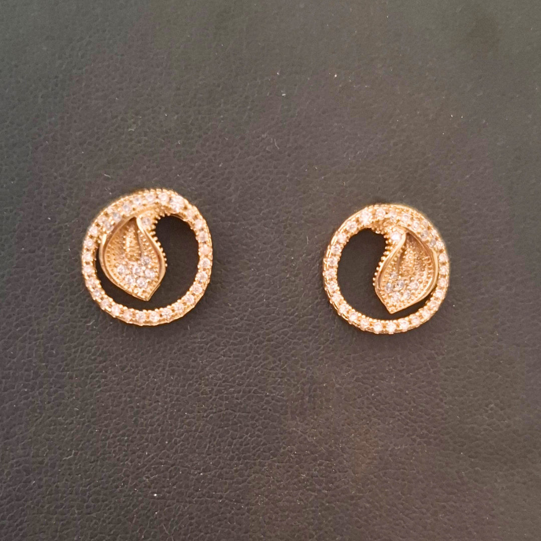 Luxe Halo Leaf Stud Earrings (Anti-Tarnish | Xuping)