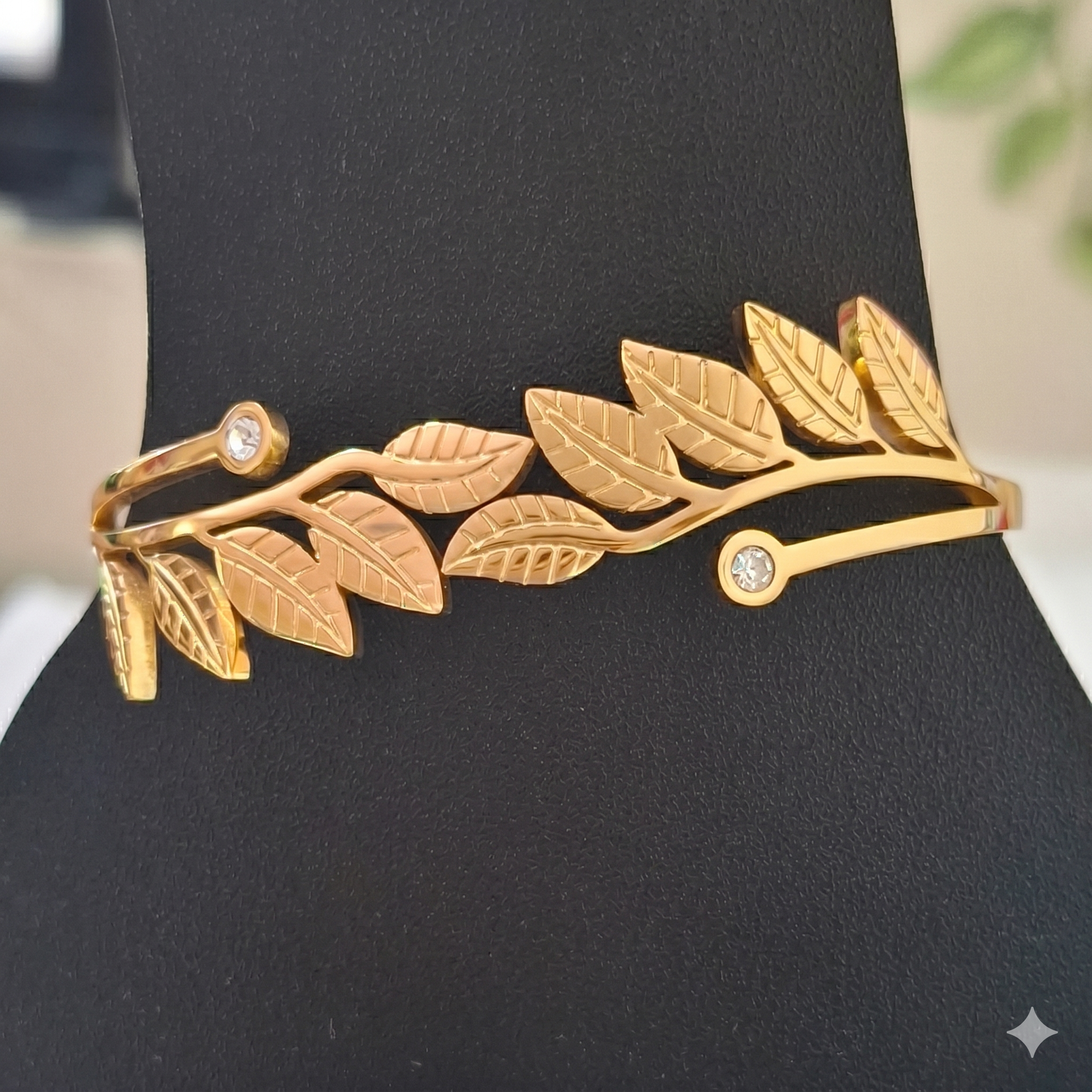 Golden Leaf Luxe Anti-Tarnish Openable Bracelet