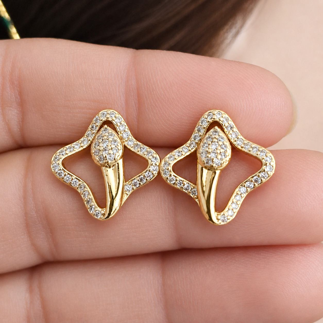 Luxe Clover Sparkle Stud Earrings (Anti-Tarnish | Xuping)