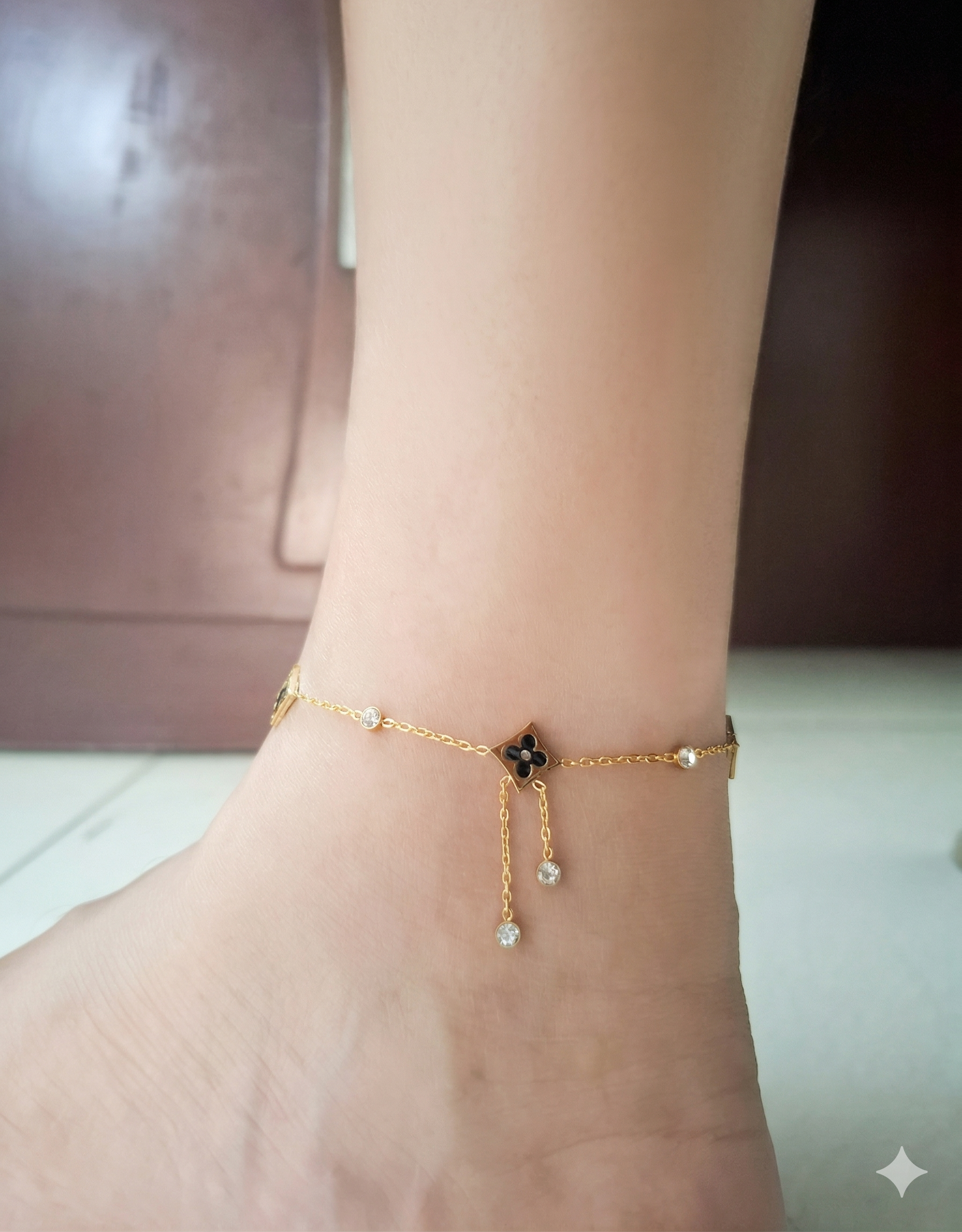 Elegant Clover Charm Drop Bracelet – 316L Stainless Steel - Rust and Tarnish Resistant