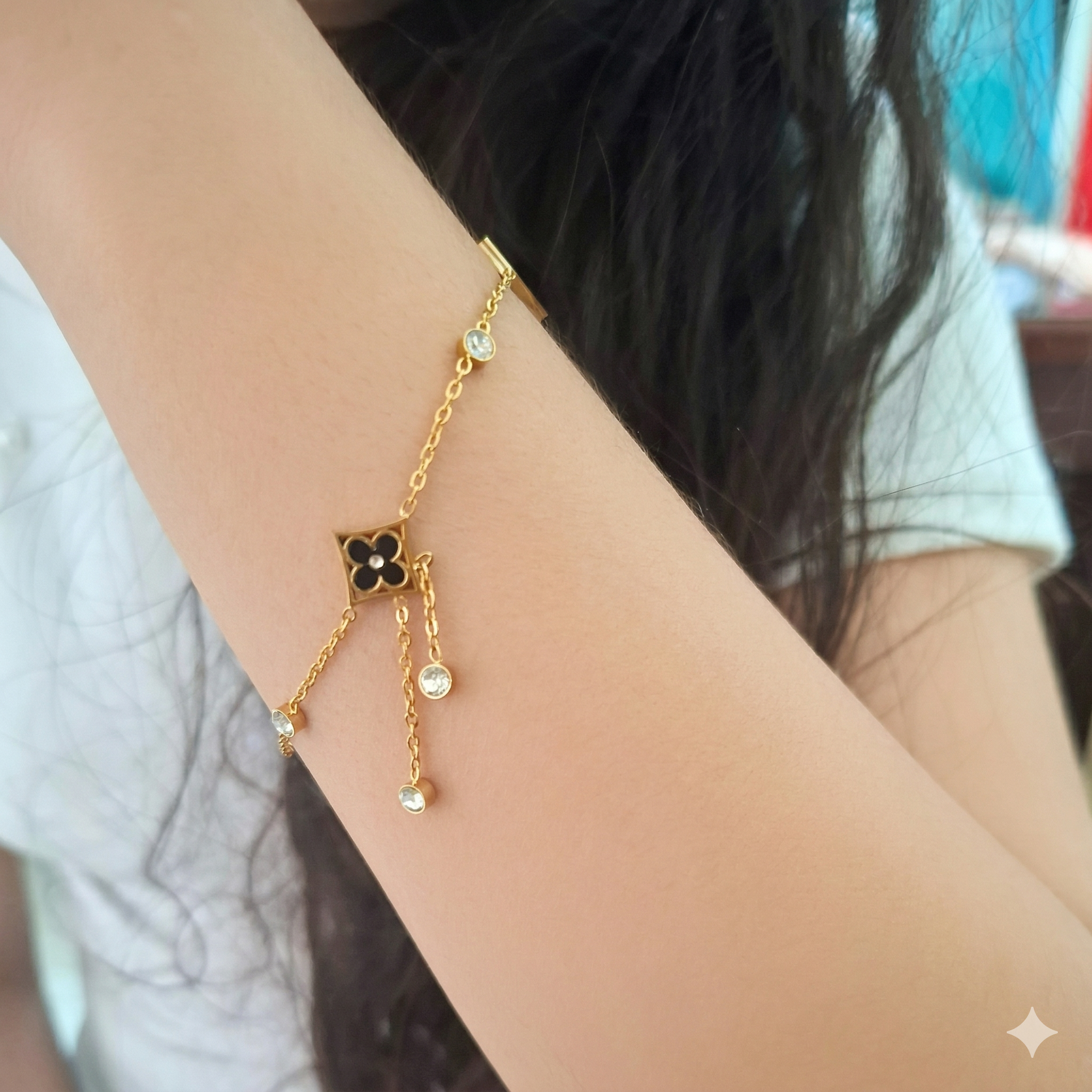 Elegant Clover Charm Drop Bracelet – 316L Stainless Steel - Rust and Tarnish Resistant