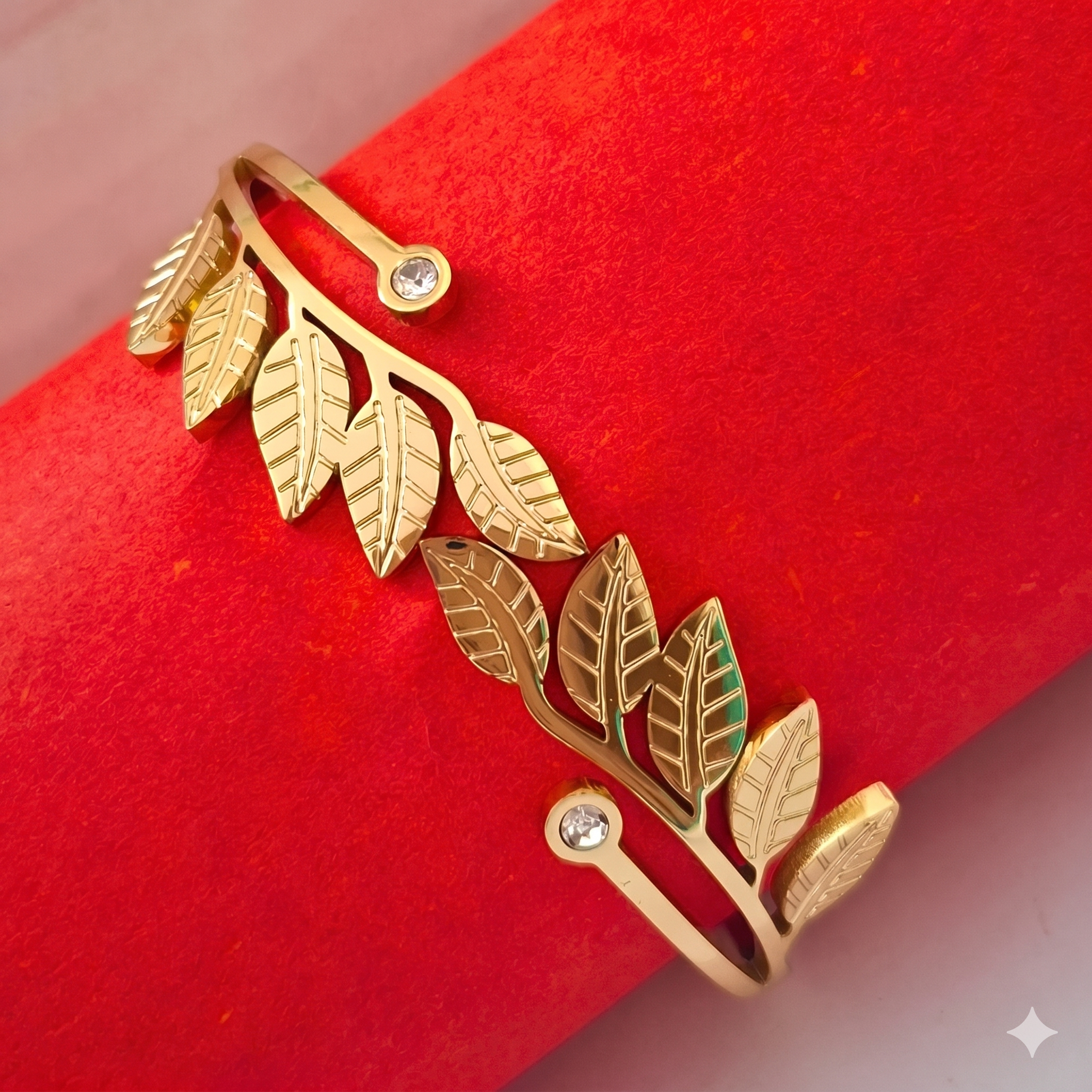 Golden Leaf Luxe Anti-Tarnish Openable Bracelet