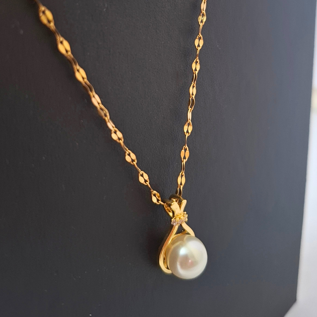 Minimal Pearl Glow Necklace & Stud Earrings Set