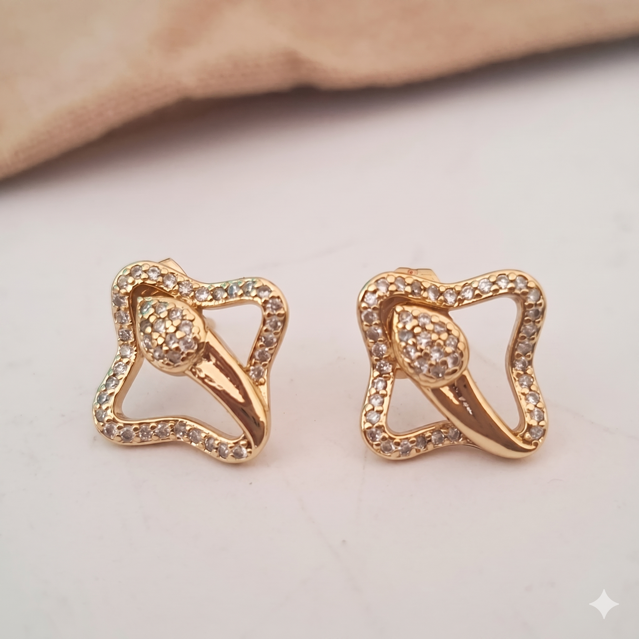 Luxe Clover Sparkle Stud Earrings (Anti-Tarnish | Xuping)